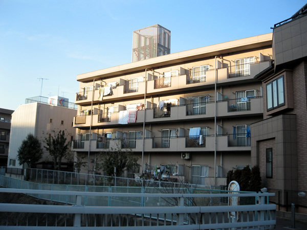 陽輪台第2あざみ野の外観