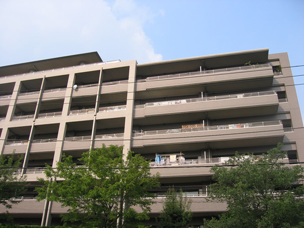 ローブルたまプラーザの外観