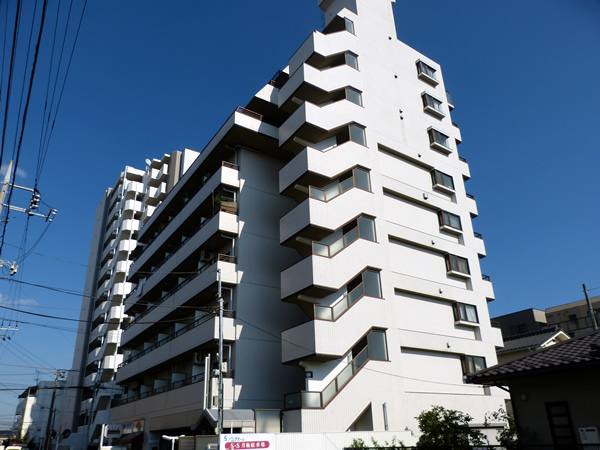 ライオンズプラザ鶴間の外観