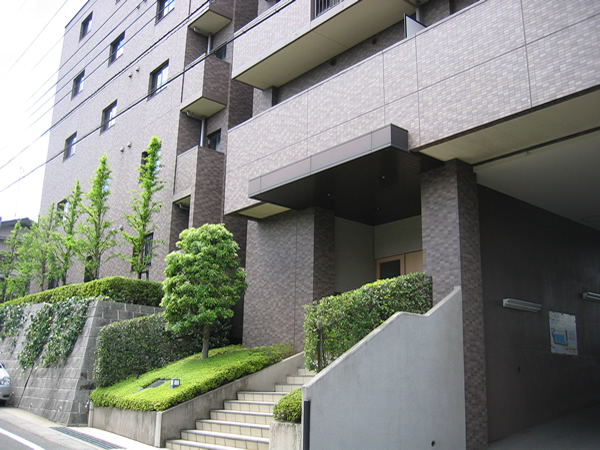 バームステージあざみ野の外観