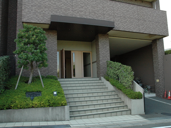 バームステージあざみ野の外観