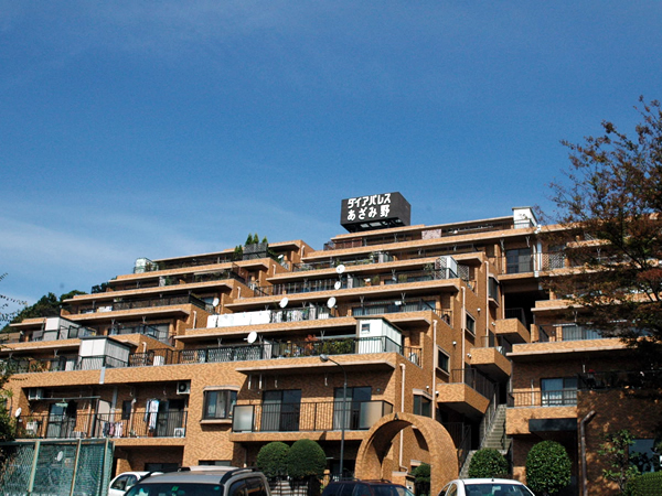 ダイアパレスあざみ野A棟の外観