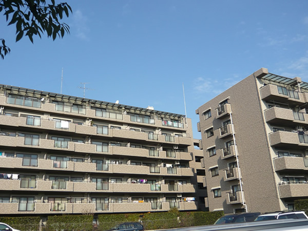 サーパス中央林間の外観