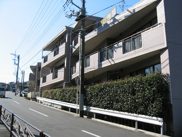 フランシェール寺尾台の外観