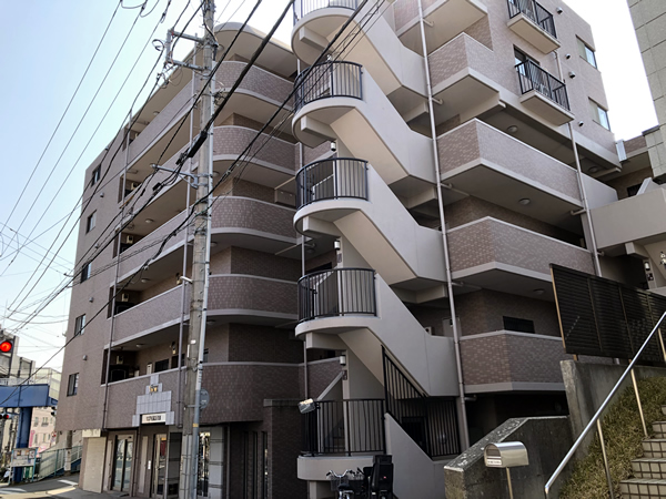 リブゼ横浜白楽の外観