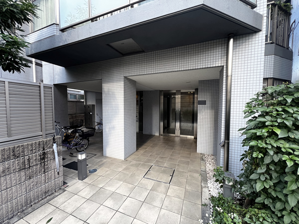 宮庭東新宿ビルの外観