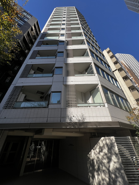 プレミスト新宿都庁前の外観