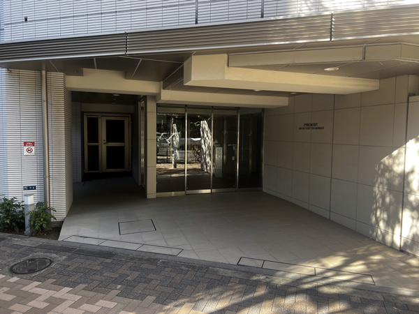 プレミスト新宿都庁前の外観