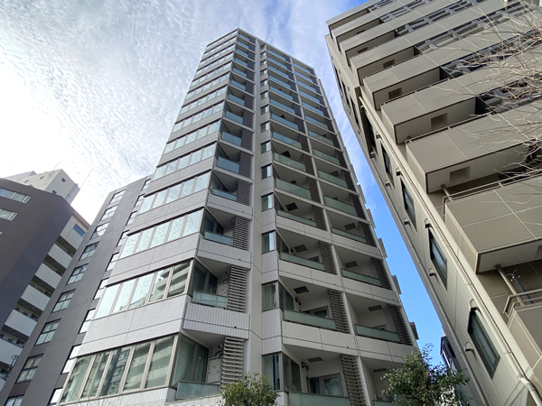 プレミスト新宿都庁前の外観