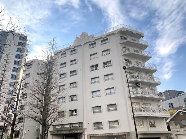 マンション白金苑の外観