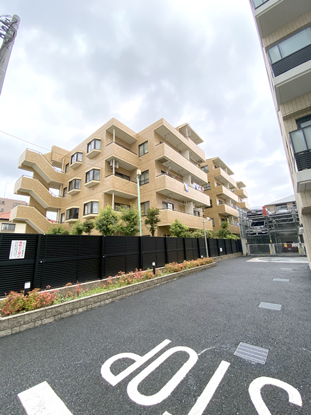 ライオンズマンション市川第7の外観