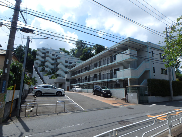 ヒルサイド中山の外観