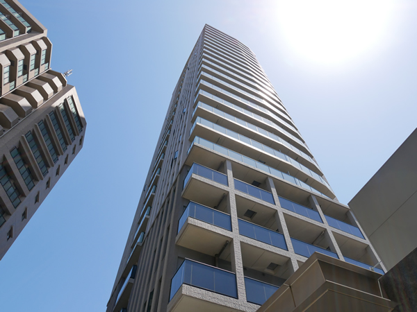 クレヴィアタワー池田山の外観