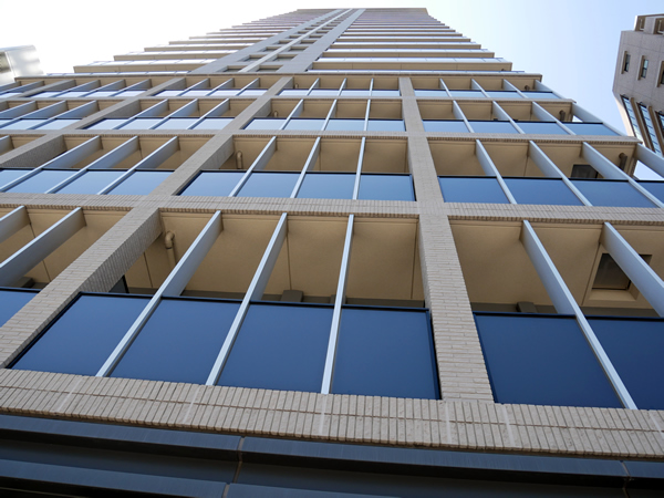 クレヴィアタワー池田山の外観