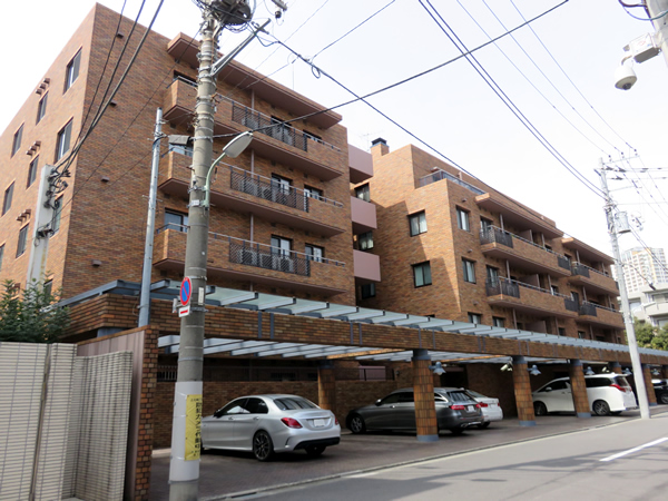 ペアシティ花房山の外観