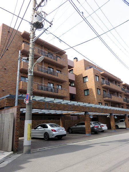 ペアシティ花房山の外観