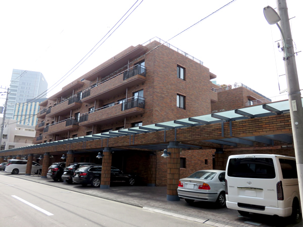 ペアシティ花房山の外観