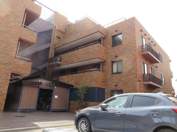 ペアシティ花房山の外観