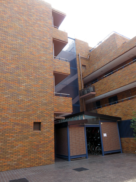 ペアシティ花房山の外観