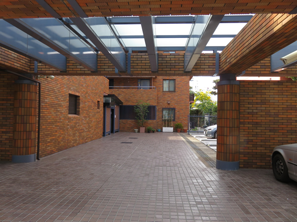 ペアシティ花房山の外観