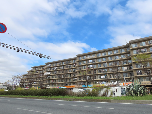 いずみプラザ上永谷の外観