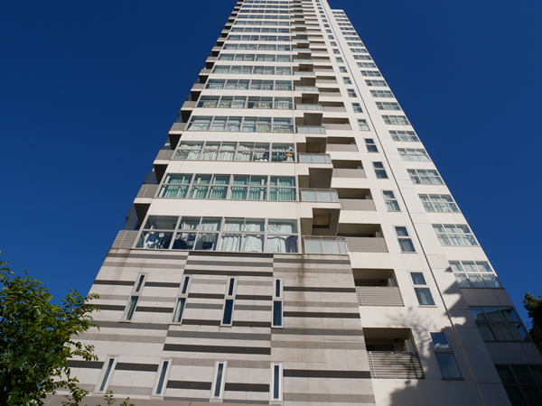 サンコリーヌタワー横須賀中央駅前の外観