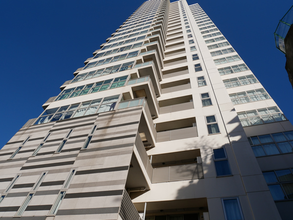 サンコリーヌタワー横須賀中央駅前の外観