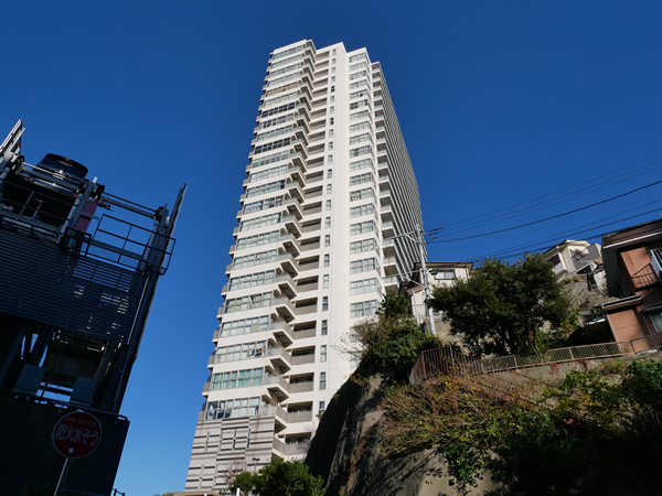 サンコリーヌタワー横須賀中央駅前の外観