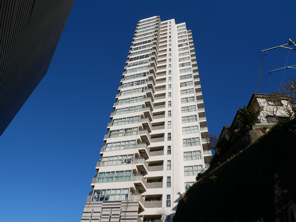 サンコリーヌタワー横須賀中央駅前の外観