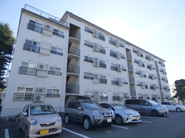 南林間セントラルマンション１号棟の外観