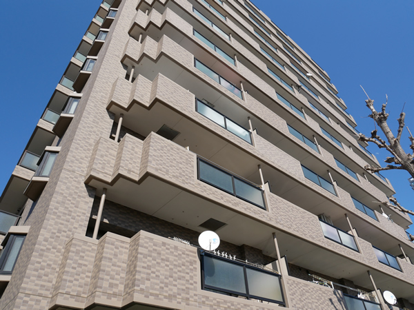 エスカイア八王子万町の外観