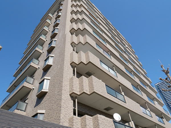 エスカイア八王子万町の外観