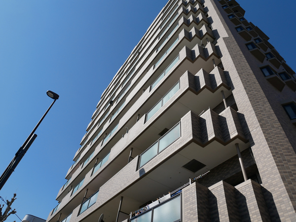 エスカイア八王子万町の外観