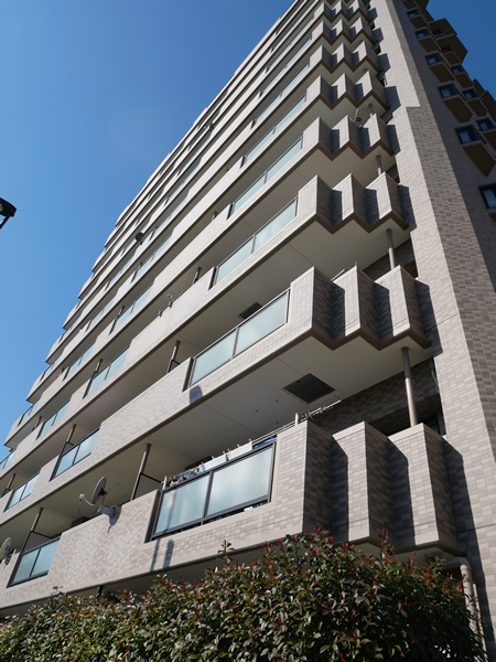 エスカイア八王子万町の外観