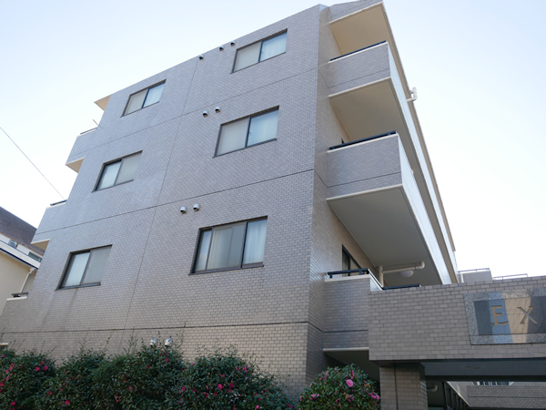 エクセルシオール高田馬場の外観