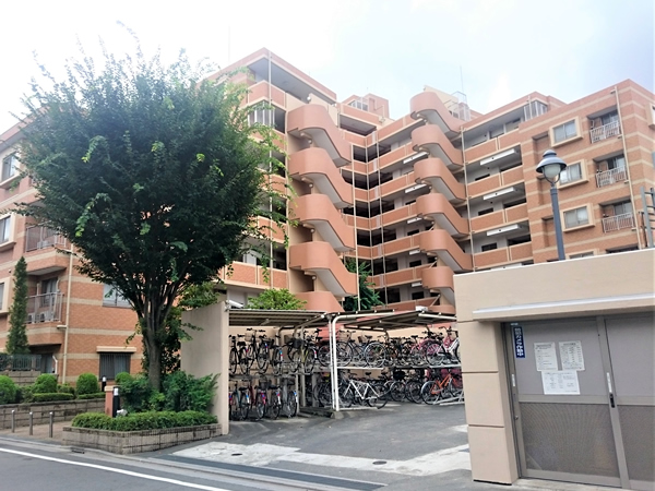 エレガンスステージ久米川の外観