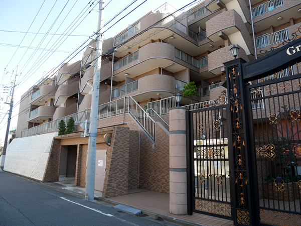 グランシティ八王子迎賓館の外観