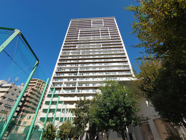 ライオンズ四谷タワーゲートの外観