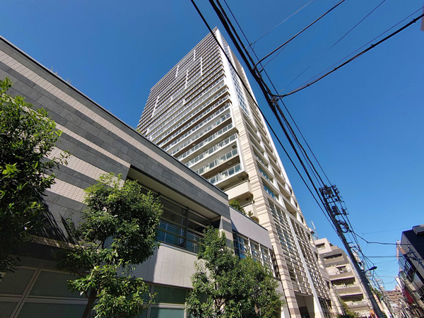 ライオンズ四谷タワーゲートの外観