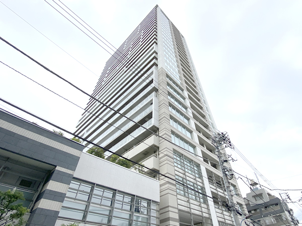 ライオンズ四谷タワーゲートの外観