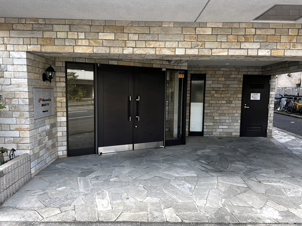 トーシンフェニックス新宿余丁町の外観