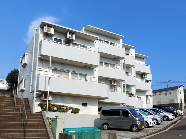 グランドール鶴見の外観