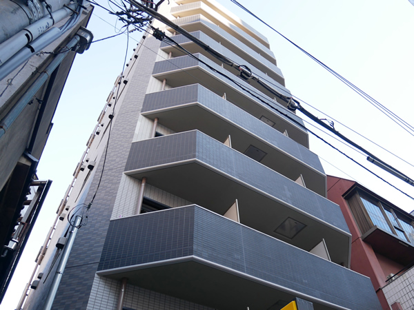 トーシンフェニックス池袋の外観