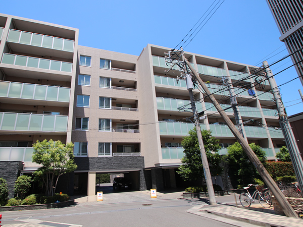 クレヴィア高津ザレジデンスの外観