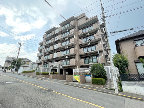 ライオンズマンション富士森公園の外観