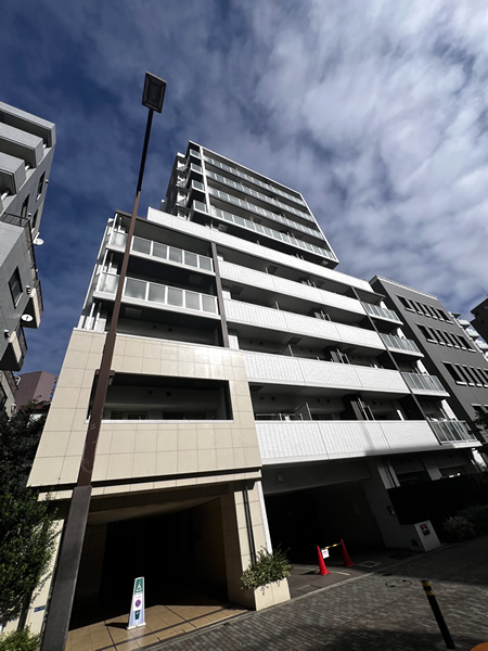 ラコスタ新宿余丁町の外観