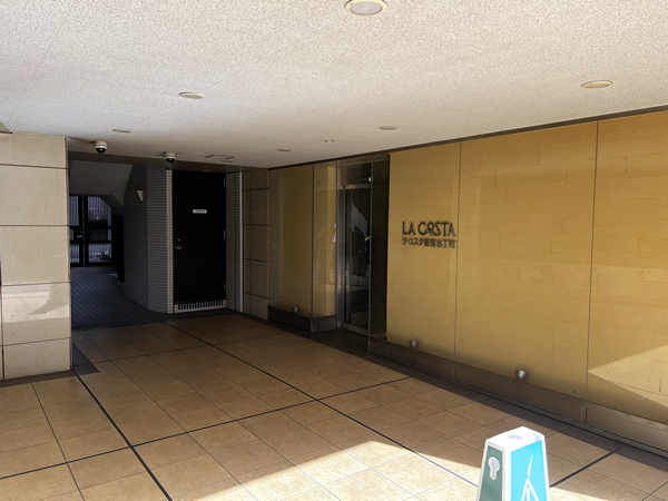 ラコスタ新宿余丁町の外観