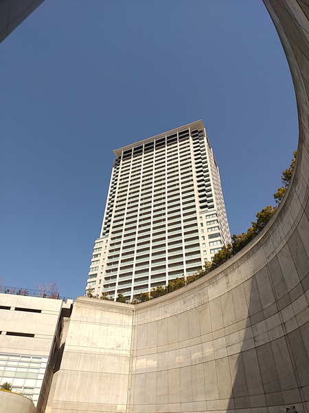 クロスエアタワーの外観