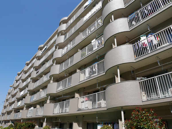 グリーンコーポ多摩プラザB棟の外観