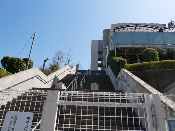 グリーンコーポ多摩プラザB棟の外観